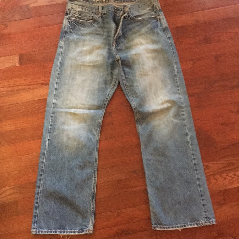 Men’s American eagle jeans.